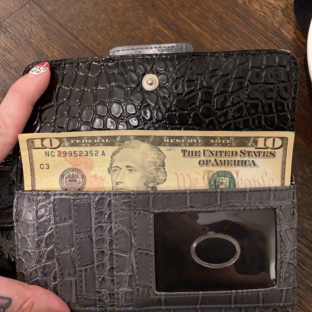 Guess Holiday Collection Wallet - Picture 6 of 7